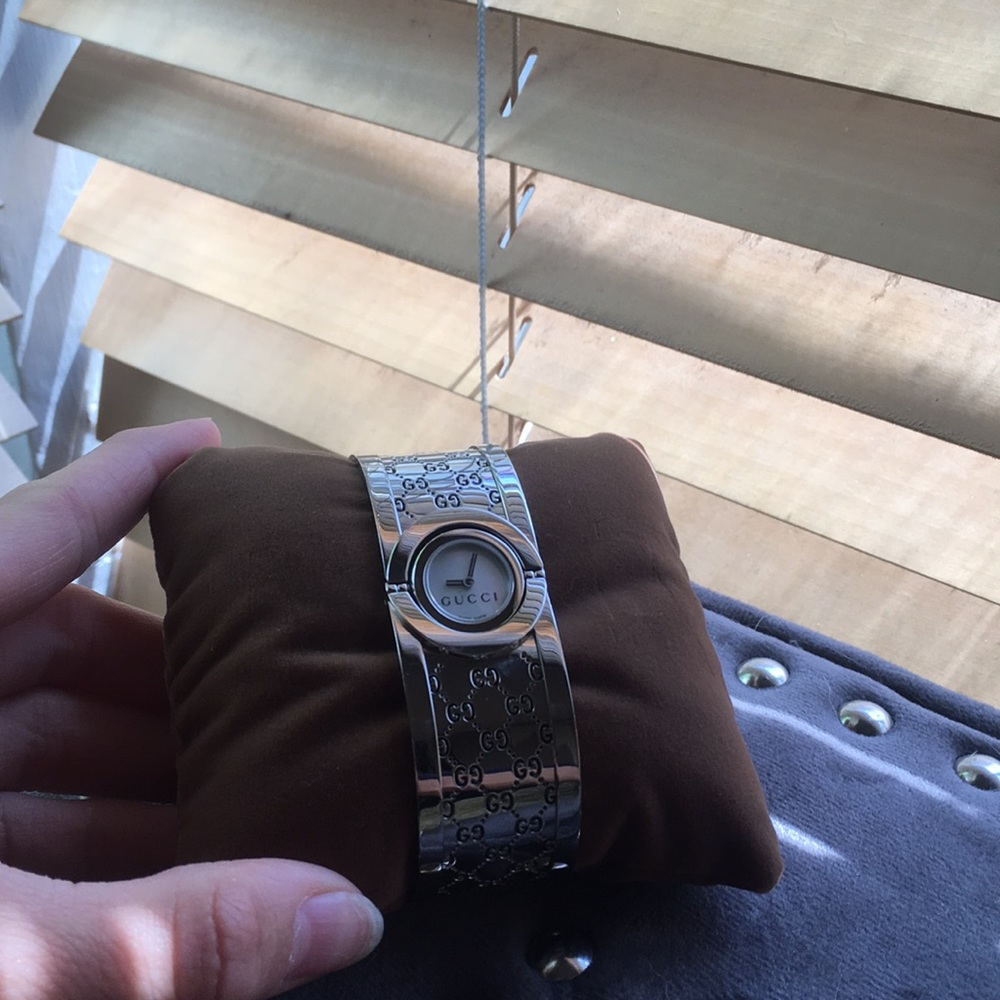 Authentic Gucci Twirl Bracelet Watch